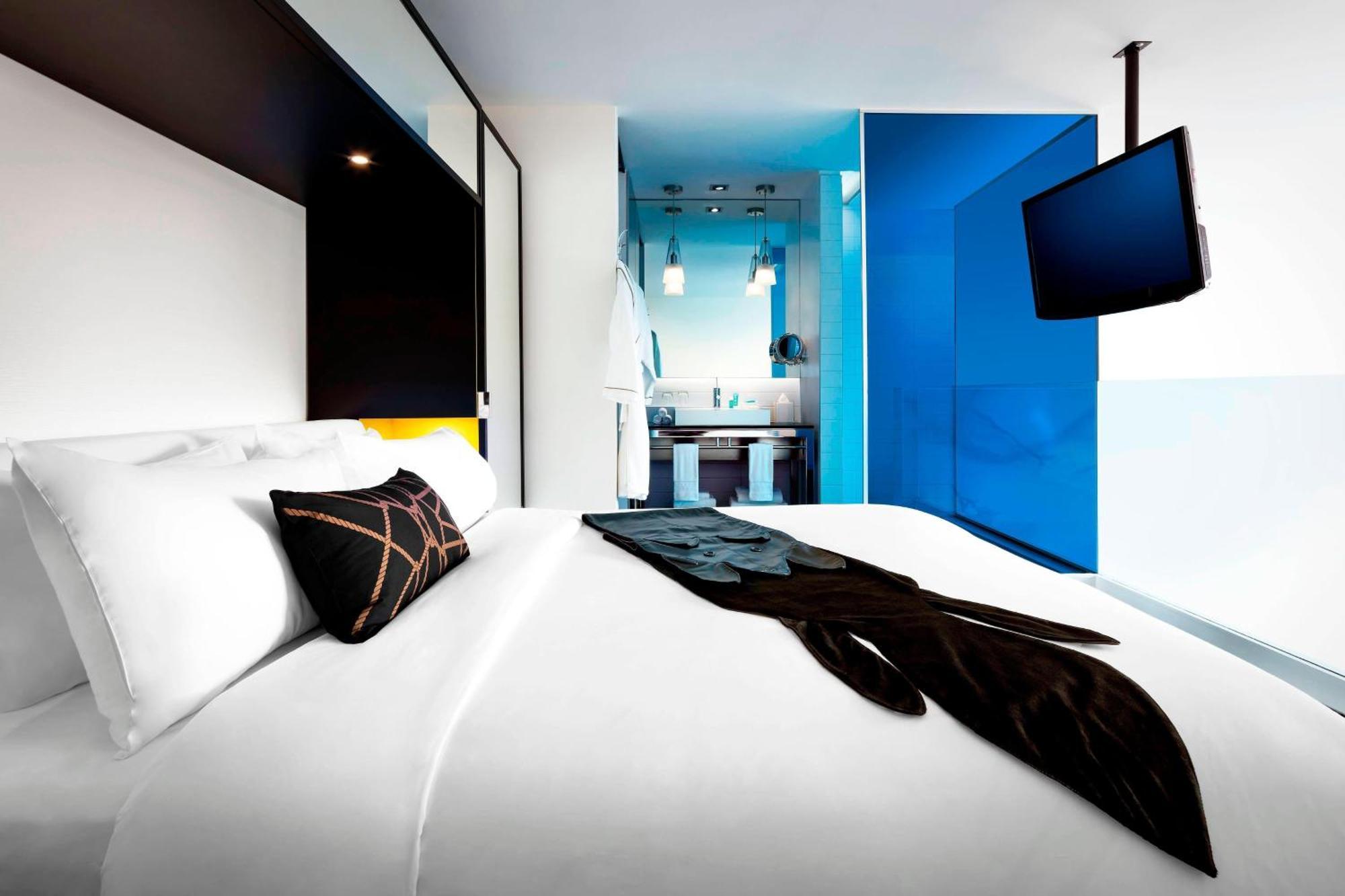 W Montreal Hotel Exterior photo